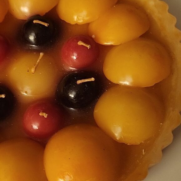 La Pointe Peac/Cherry Tart Candle - Picture 3 of 10
